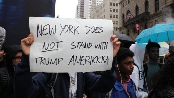 I giovani newyorkesi: "Trump non è il nostro presidente"