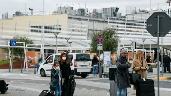 Napoli, la paura del virus mette in crisi il turismo: 30 mila disdette