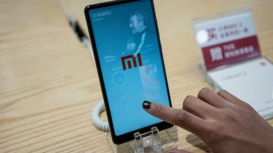 Gli smartphone low-cost di Xiaomi in Borsa per 100 miliardi. Sfida ai colossi Apple, Samsung e Huawei