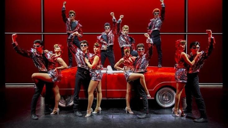 Cosa fare a Milano oggi 9 aprile: "Grease" al Teatro Repower e Drusilla Foer al Manzoni