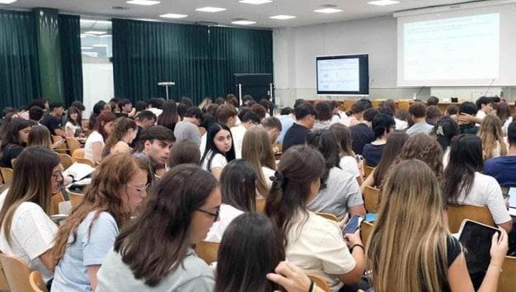Semestre filtro, a Bari promosso l'11% dei candidati, a Lecce il 9. Via ai ricorsi: “Quesiti errati”