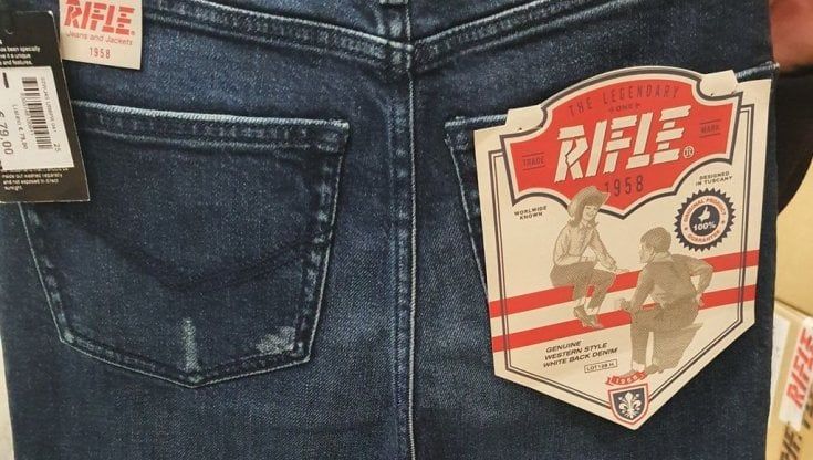 Svendita Rifle, corsa all'asta per i jeans che hanno fatto sognare una generazione: fuori a 2 euro