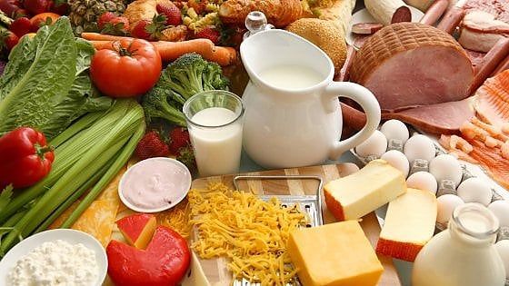 Dal latte che "fa male" all'"antico Kamut": la top ten delle fake news alimentari secondo Coldiretti