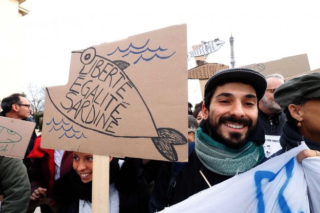 Sardine all'estero: da Londra a Berlino. E oltre 200 in piazza a Parigi