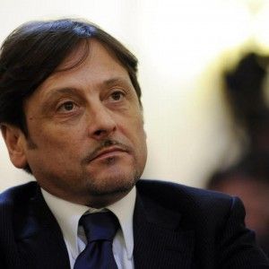 <span data-ft="{"tn":"K"}" class="userContent">"Stef&agrave;no trasformista". "Emiliano infantile, solo colpi bassi"<br /></span>