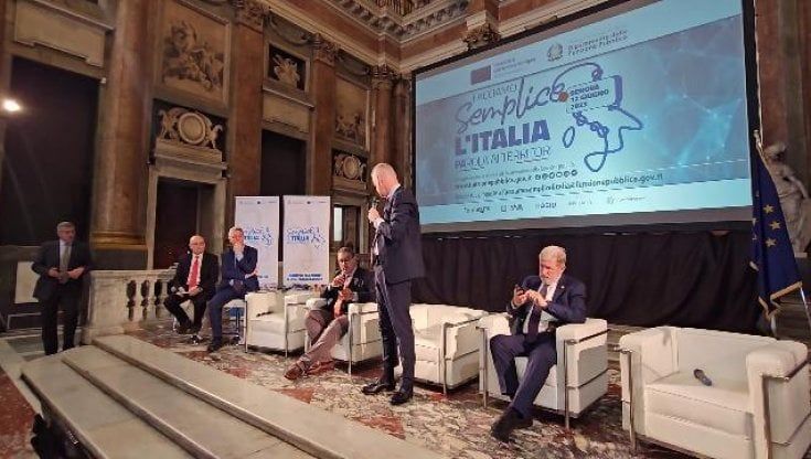 Il ministro Zangrillo a Genova su Berlusconi: "Per trent'anni la parte più nuova della politica". Toti: "Oggi l'Italia è infinitamente più povera"
