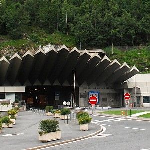 Straripa torrente in Francia, chiuso il tunnel del Bianco
