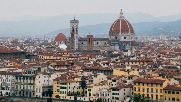 Casa, prezzi ancora in crescita a Firenze: frenano le compravendite, canoni su del 4%