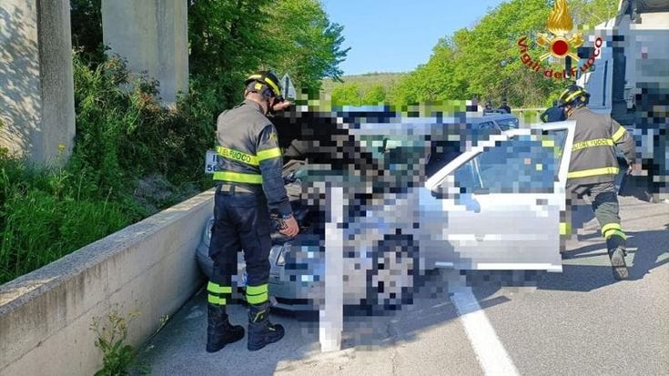Matera, ennesimo scontro sulla statale 7: un morto. Quattro giorni fa l’incidente con 12 feriti