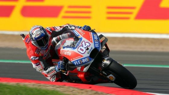 MotoGp, Silverstone: Dovizioso è il più veloce nelle libere. Rossi è settimo
