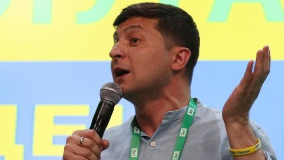 Elezioni legislative in Ucraina, vince Zelenskij: "La priorità è finire la guerra e combattere la corruzione"