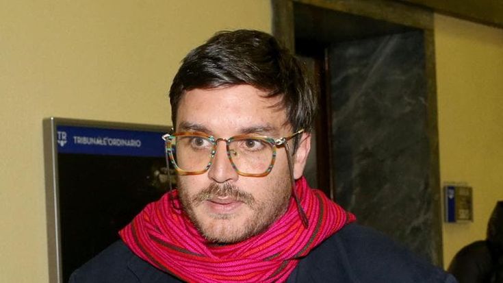 Leonardo Caffo condannato a 4 anni per maltrattamenti e lesioni alla ex compagna