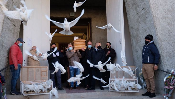 Palermo, i funerali della cantante uccisa dal marito: "Quanto amava la vita"