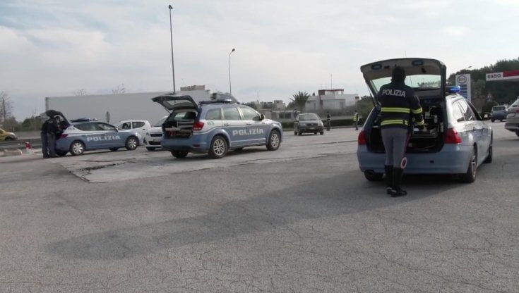 Caserta, poliziotti aggrediti durante controlli anti-Covid: tre arresti