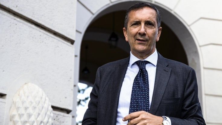 Tim, Gubitosi rimette le deleghe al consiglio: "Pronto al passo indietro per valutazione serena dell'offerta di Kkr" 