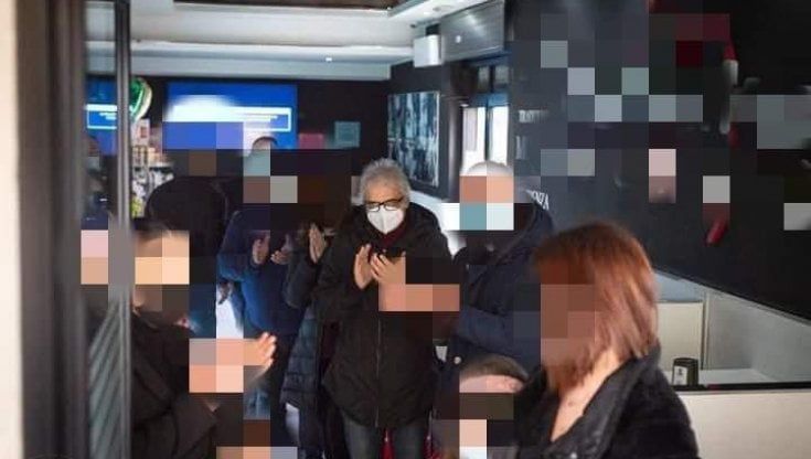 Festa al bar in zona rossa: multati sindaco, vicesindaca e parroco a San Pietro Vernotico