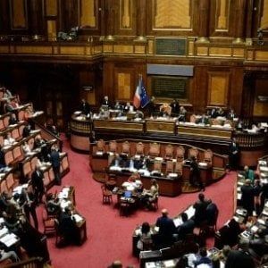 Milleproroghe, la protesta dei sindaci: "Eliminati i fondi per le periferie: pronti a manifestare"