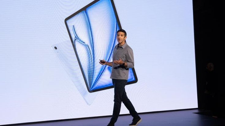 Apple cambia i vertici: Ternus sarà il nuovo ceo, Cook diventa presidente