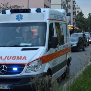 Scoppia gomma del trattore, muore operaio