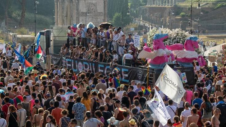 Roma Pride, la sfilata dei diritti con i big del campo largo