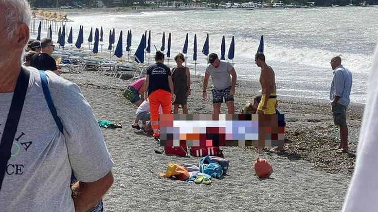 Tragedia a Sapri, 62enne annega tra le onde: è il padre dell’influencer Gian Maria Sainato