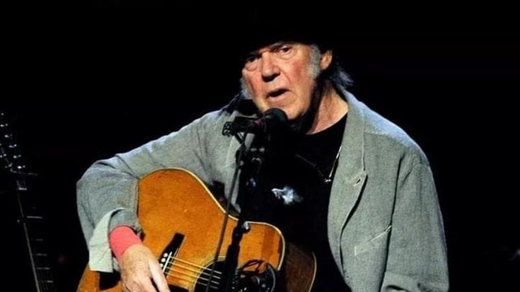 Neil Young compie 80 anni: il guerriero del rock che non ha mai smesso di combattere