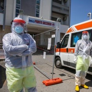 Palermo, il Civico blocca i ricoveri ordinari: ammessi solo pazienti Covid. Nuovi casi a quota 297