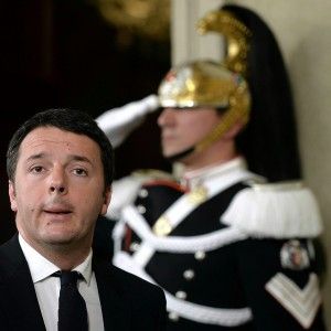 Mafia Capitale, Renzi: "Uno schifo". Marino: "Giunta con M5S". Rissa in Campidoglio