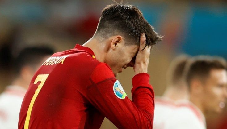 Spagna, Morata denuncia: "Insulti e minacce di morte ai miei figli"