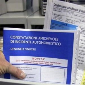 Assicurazioni, telefoni, farmacie e Poste: ecco le misure per la concorrenza
