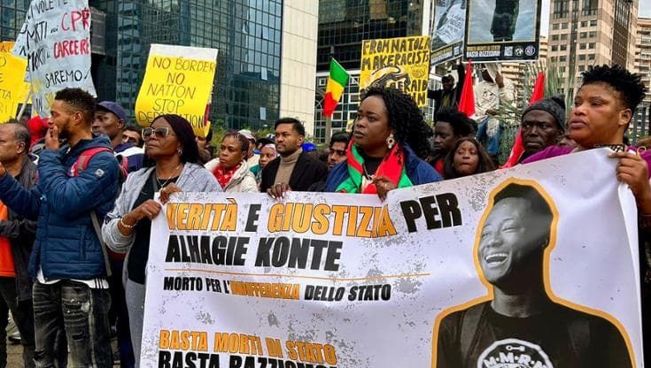 Alhagie Konte, in centinaia al presidio per il detenuto morto in ospedale di tubercolosi