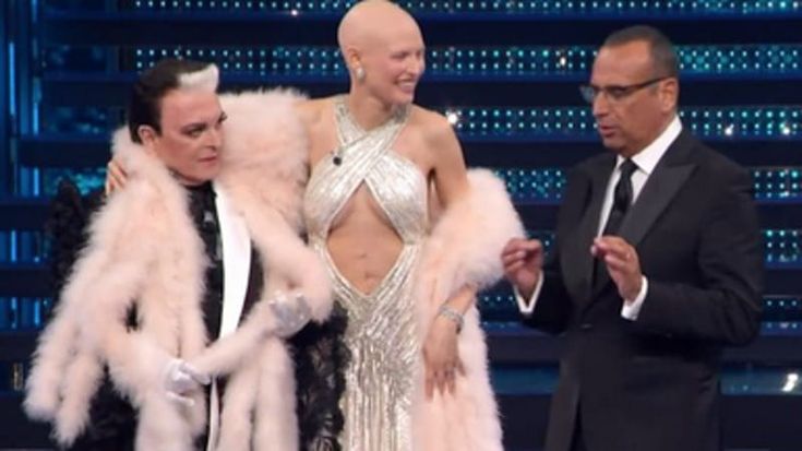 Bianca Balti e la cicatrice in vista a Sanremo: “Senza capelli passo meno tempo allo specchio”