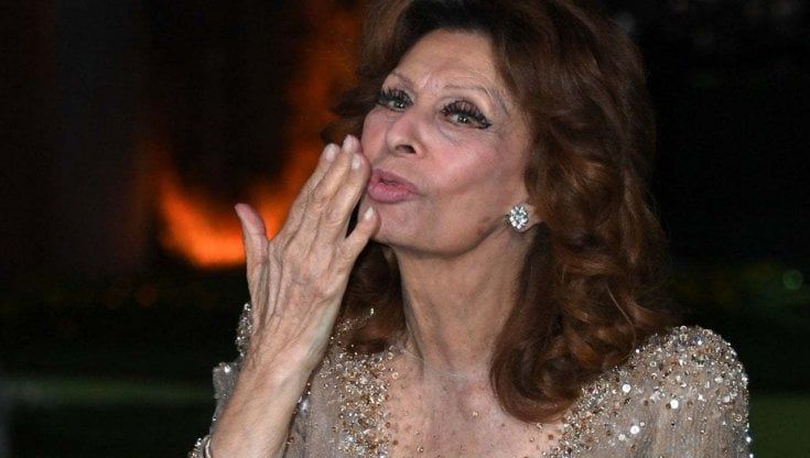 Sophia Loren sarà la madrina per i 100 anni dell'Arena di Verona Opera Festival. In scena c'è Antonio Albanese