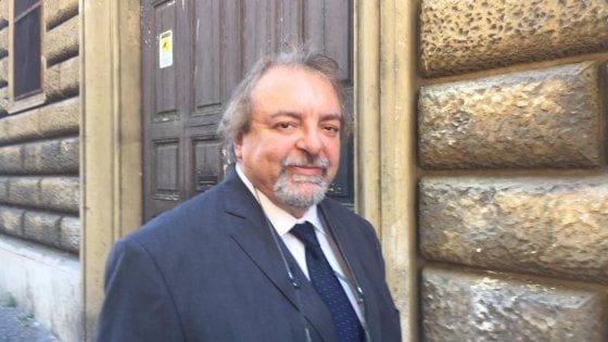 Parlamentari M5s nel mirino per le restituzioni. Il senatore Giarrusso si difende: "Li tengo da parte per i processi"