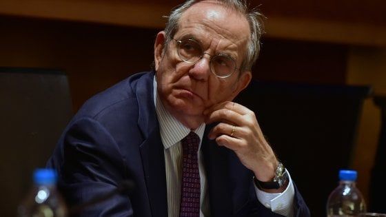 Manovra approvata. Gentiloni: "Snella, no lacrime e sangue"