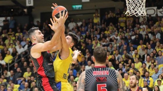 Basket, Eurolega: Tel Aviv è un fortino inespugnabile, Milano lotta ma deve arrendersi