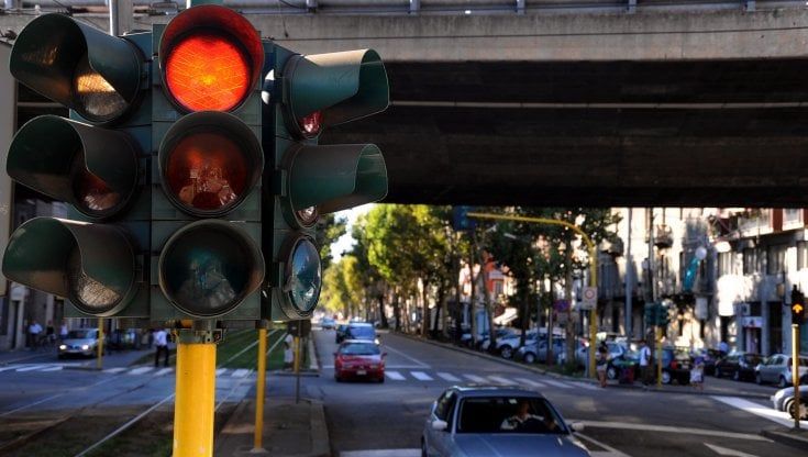 Firenze, passano col rosso multe in aumento, 6.500 in 4 mesi