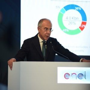 Enel, meno Sud America e più contatori