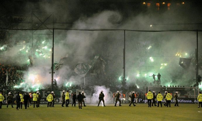 Incidenti ad Atene, salta derby Panathinaikos-Olympiacos. Niente esordio per Stramaccioni