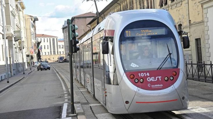 Per l’ultimo dell’anno tramvia no stop tutta la notte, Ztl straordinaria dalle 18,30, potenziate le corse dei bus