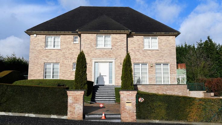 E Puigdemont cerca casa. A Waterloo