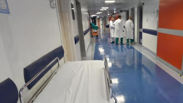 Napoli, l’odissea di Antonella: nove interventi, scatta l’emergenza e al Pascale non la ricoverano
