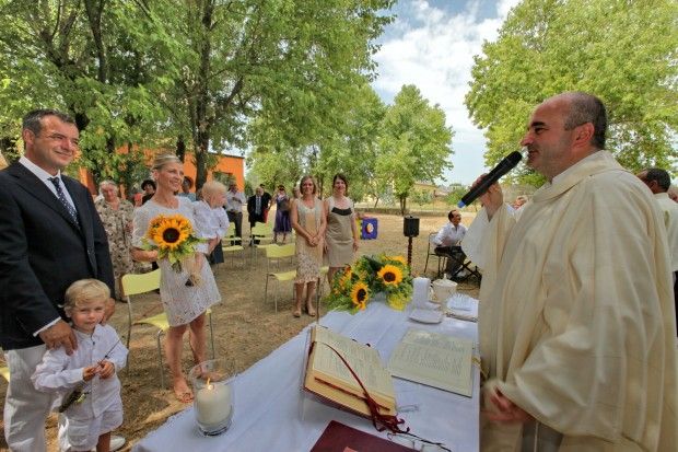 Mirandola, matrimonio nel parco<br />prove di felicit&agrave; dopo il sisma