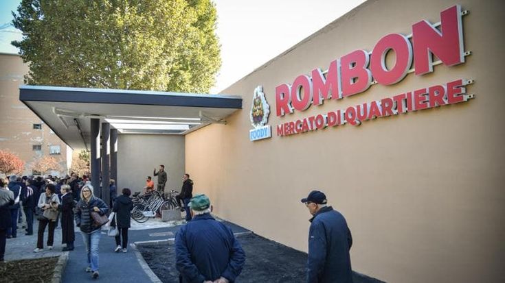 Riapre dopo dieci anni il mercato Rombon a Lambrate: bistrot, alimentari e libreria per il quartiere