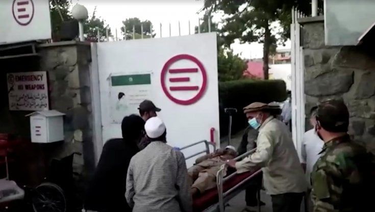 Kabul, l’Isis fa strage di profughi e marines