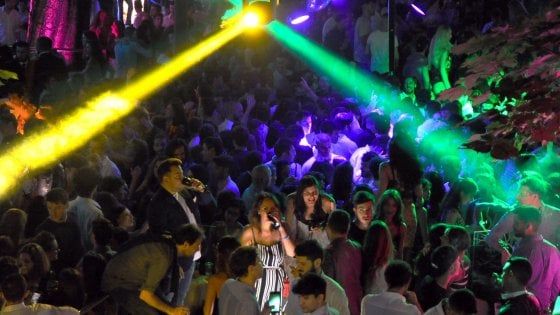 Milano, otto anni al tassista abusivo che violentò due ragazze dopo una serata in discoteca
