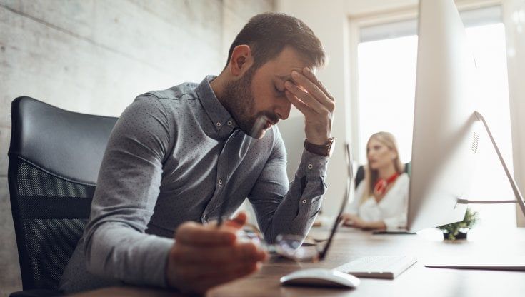 Dalla pubblica amministrazione ai trasporti, i settori dove i lavoratori sono più esposti al rischio di burnout