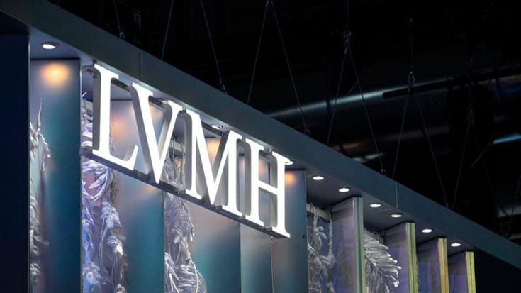 Lvmh: conti in lieve crescita con champagne e gioielli, cala la divisione fashion