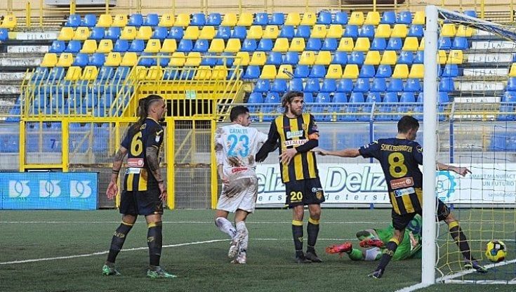 Catania, vittoria triste: due punti persi a tavolino