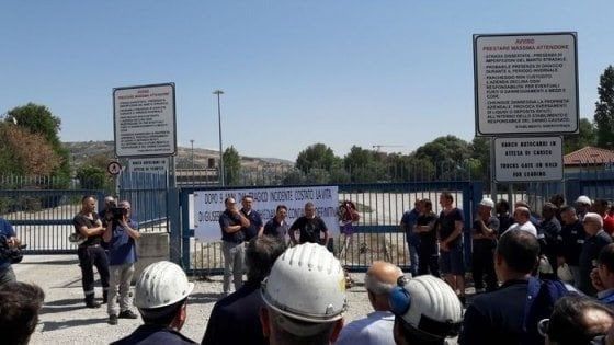 Potenza, tragedia sfiorata all’ex Sider: cade una gru di duecento tonnellate